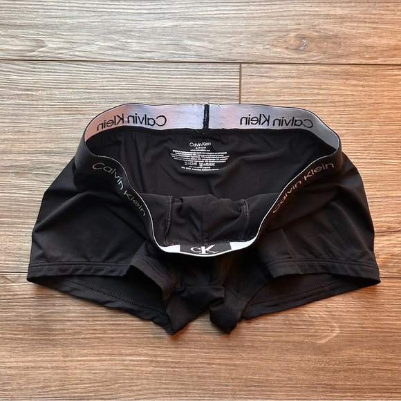 Calvin Klein | 1996 Low Rise Trunk in solid Black (Small) - Picture 5 of 10